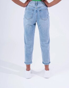 Mom jeans met scheur